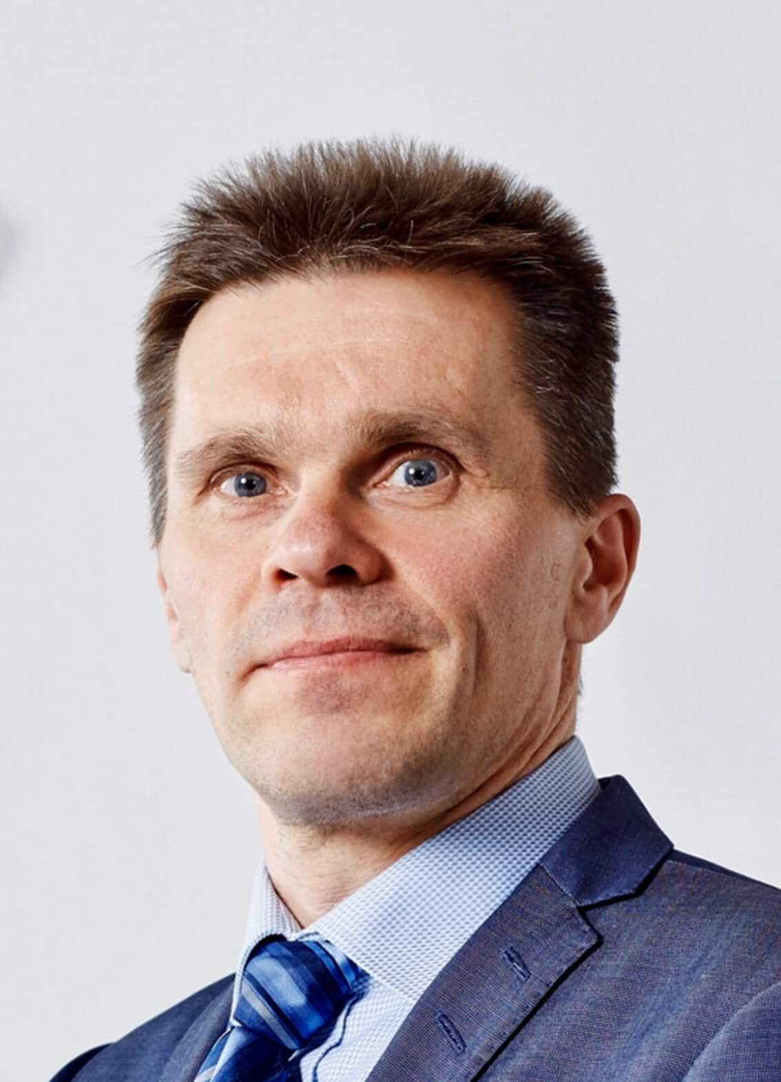 Dr Jari Huhtinen